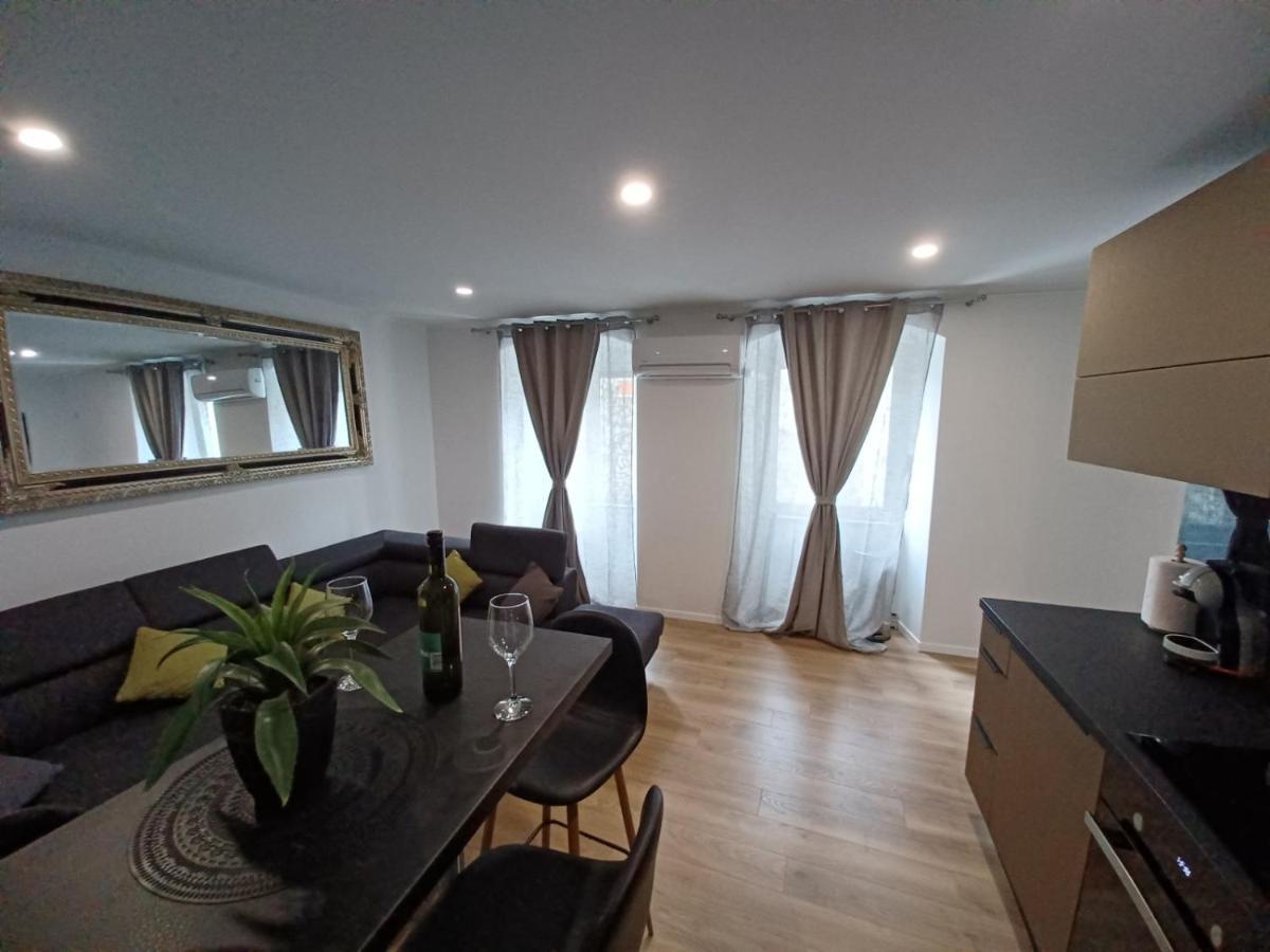 In The Centar Of Rijeka Apartamento Exterior foto