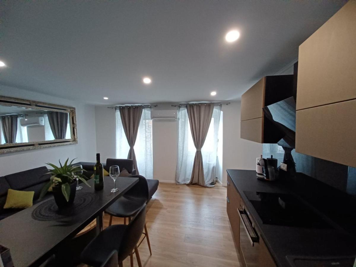 In The Centar Of Rijeka Apartamento Exterior foto
